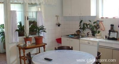 Tradicionalni apartmani Marija u mjestu Ugljan, Privatunterkunft im Ort Ugljan, Kroatien