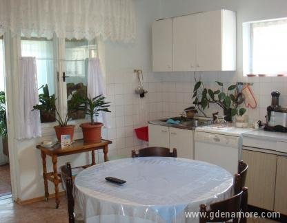 Tradicionalni apartmani Marija u mjestu Ugljan, zasebne nastanitve v mestu Ugljan, Hrva&scaron;ka