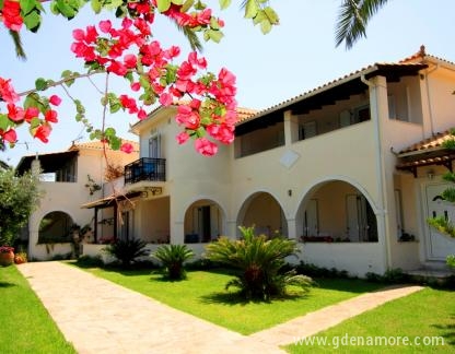 Villa Phoenix Apartments &amp; Studios, Частный сектор жилья Закинтос, Греция - Villa Phoenix - Welcome!