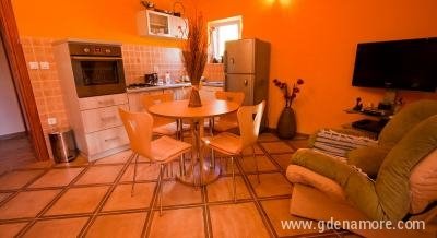 Apartmani Cukovic, Privatunterkunft im Ort Risan, Montenegro