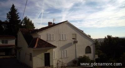 Apartmani Duje, Privatunterkunft im Ort Okrug Gornji, Kroatien