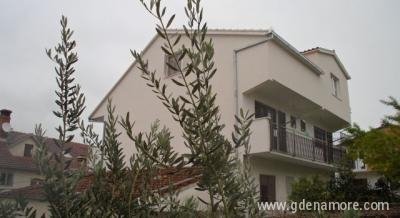 Apartmani Nikola, Privatunterkunft im Ort Čiovo, Kroatien