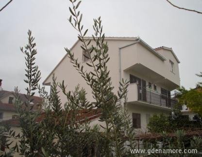 Apartmani Nikola, alloggi privati a Čiovo, Croazia