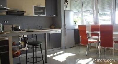 Apartman Nina, Privatunterkunft im Ort Omiš, Kroatien
