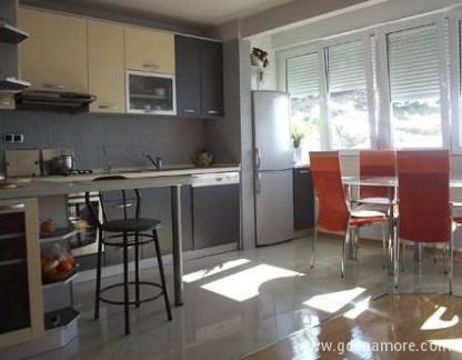 Apartman Nina, Privatunterkunft im Ort Omi&scaron;, Kroatien