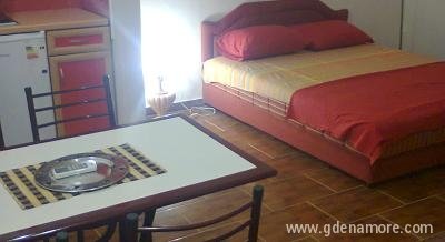 Apartmani Jovas, Privatunterkunft im Ort Šušanj, Montenegro