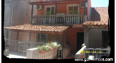 Sredovic apartmani, Privatunterkunft im Ort Petrovac, Montenegro