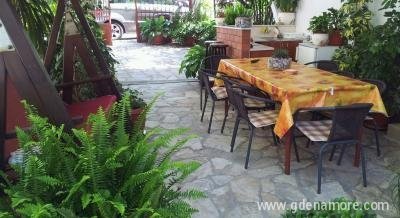 Apartmani Gabi, Privatunterkunft im Ort Tivat, Montenegro
