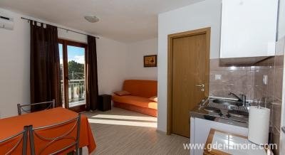 Apartmani Barišić, Privatunterkunft im Ort Brodarica, Kroatien