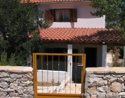 Iznajmljuje se kuća u Bobovi&scaron;ću na Braću, Privatunterkunft im Ort Brač Bobovi&scaron;ća, Kroatien - Ulaz u kuću