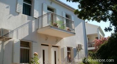 Apartmani Grgin, Privatunterkunft im Ort Kaštel Novi, Kroatien