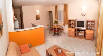 Apartmani Komarna, Privatunterkunft im Ort Komarna, Kroatien