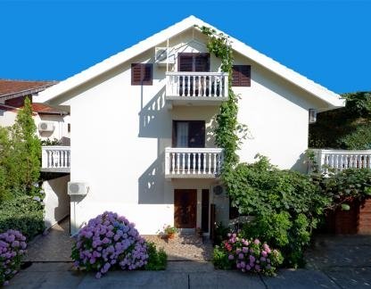 Apartmani Ratkovic, alloggi privati a Tivat, Montenegro
