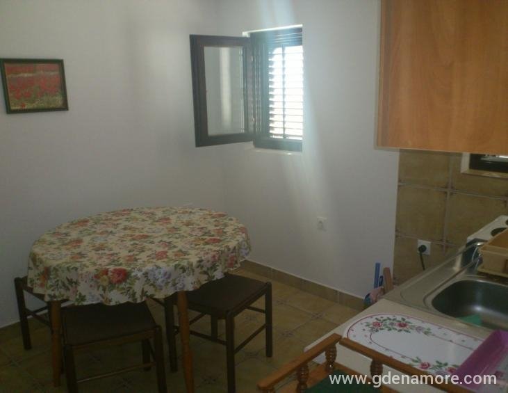 Apartman 2, sprat