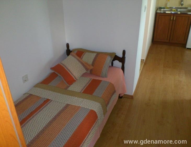 Apartman 3, sprat