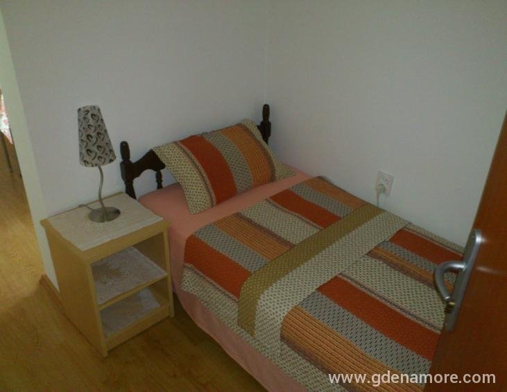 Apartman 3, sprat