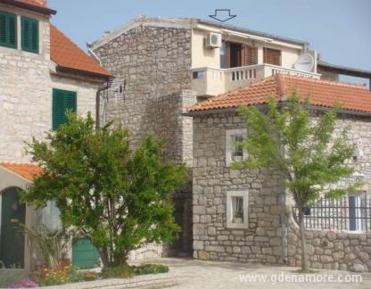 Apartman Andrija Klarin, zasebne nastanitve v mestu Jezera, Hrva&scaron;ka - Pogled na kucu