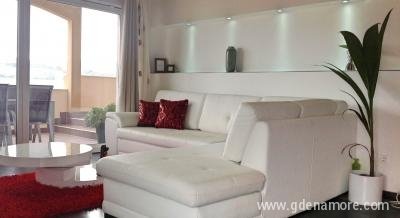 Moderan apartman blizu mora + besplatan izlet brodom, Privatunterkunft im Ort Okrug Gornji, Kroatien