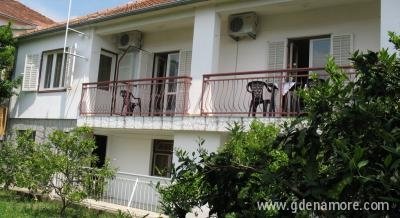 Apartmani i sobe VEGA, Privatunterkunft im Ort Igalo, Montenegro