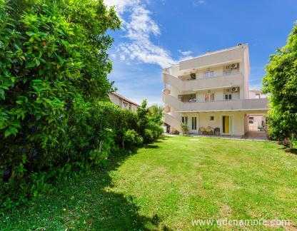 Apartmani Rosic, private accommodation in city Tivat, Montenegro