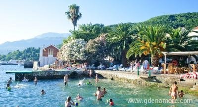 Apartmani Vella, Privatunterkunft im Ort Kumbor, Montenegro