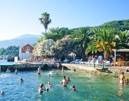 Apartmani Vella, Privatunterkunft im Ort Kumbor, Montenegro