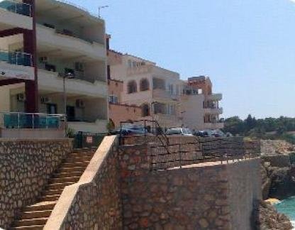 Apartmani Dasek, Privatunterkunft im Ort Dobre Vode, Montenegro