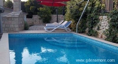 Apartman u Makarskoj s bazenom, Privatunterkunft im Ort Makarska, Kroatien