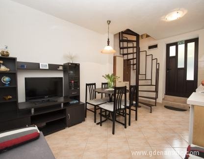 Apartman Kokolo***, Privatunterkunft im Ort Split, Kroatien - Prizemlje