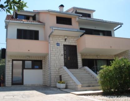 Villa &quot;Iva&quot;, Apartmani 1. red do mora, zasebne nastanitve v mestu Trogir, Hrva&scaron;ka - Villa &quot;Iva&quot;