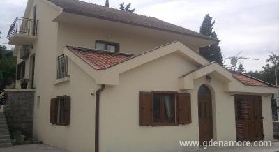 apartman J.Djurisic, Privatunterkunft im Ort Radovići, Montenegro