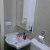 Stan sa mogucnoscu izdavanja odvojeno apartmana (5 osoba) ili sobe sa kupatilom i mini kuhinjom (3 o, Privatunterkunft im Ort Bao&scaron;ići, Montenegro - wc u sobi