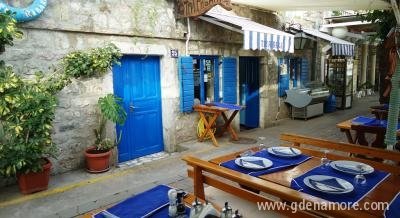 Apartmani "Tri Ribara", Privatunterkunft im Ort Rafailovići, Montenegro