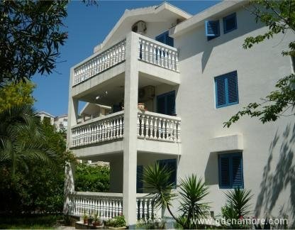 sobe i apartmani sa parkingom, частни квартири в града Budva, Черна Гора - Apartmani