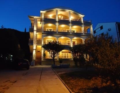 Apartmani Krivokapic, alloggi privati a Kumbor, Montenegro