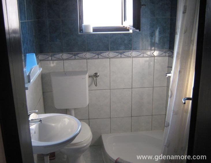 Apartman 2, kupatilo