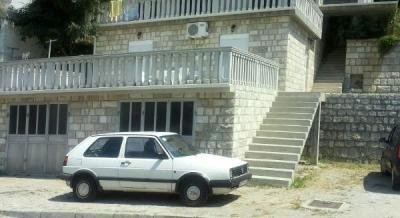 Porodicna kuca, Privatunterkunft im Ort Dobrota, Montenegro