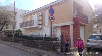Apartmani Radanovic, Privatunterkunft im Ort Petrovac, Montenegro