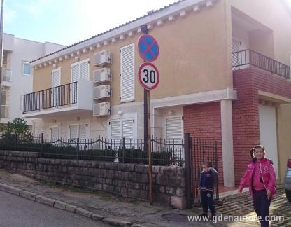 Apartmani Radanovic, Privatunterkunft im Ort Petrovac, Montenegro