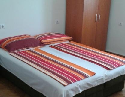 APARTMANI STARINAC,IGALO, Magán szállás a községben Igalo, Montenegr&oacute;