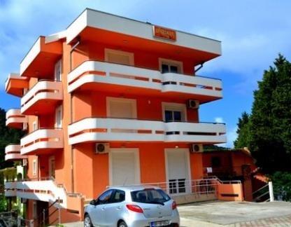 Apartmani Vlado i Emina, Privatunterkunft im Ort Sutomore, Montenegro