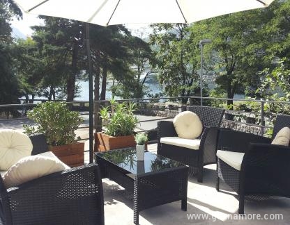 APARTMANI VOJVODA, Privatunterkunft im Ort Dobrota, Montenegro