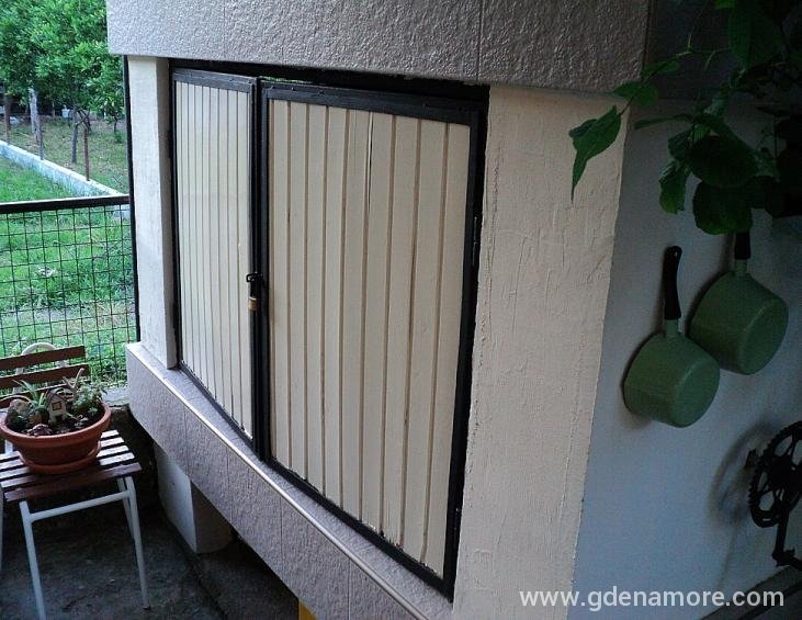 Dvorište - roštilj / Yard - barbecue