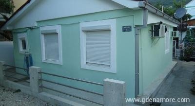 Apartmani Djuricic, Privatunterkunft im Ort Baošići, Montenegro