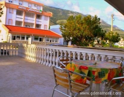 Apartmani i Sobe Rafailovici, Magán szállás a községben Sutomore, Montenegr&oacute;