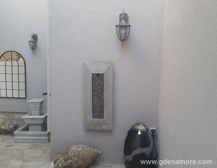 Private Entrance - Pathway