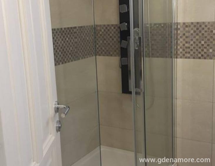 Bathroom - shower with hydro-massage 