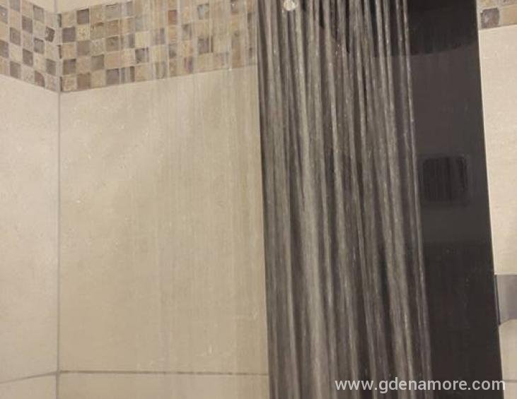 Bathroom - shower 