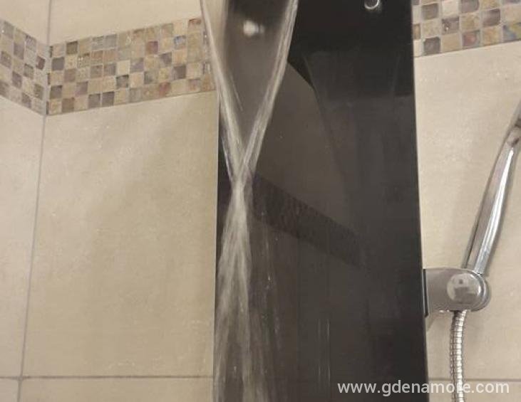 Bathroom - shower 