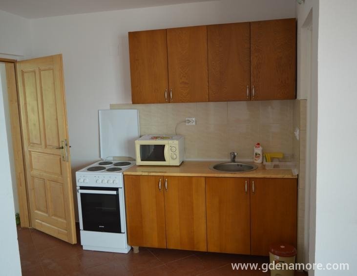 Kuhinja apartmana 1
